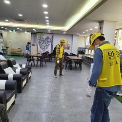 안전한 센터 환경을 위한 예방 소독 실시2